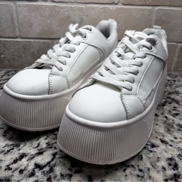 Stradivarius White Platform Sneakers - Picture 1 of 11